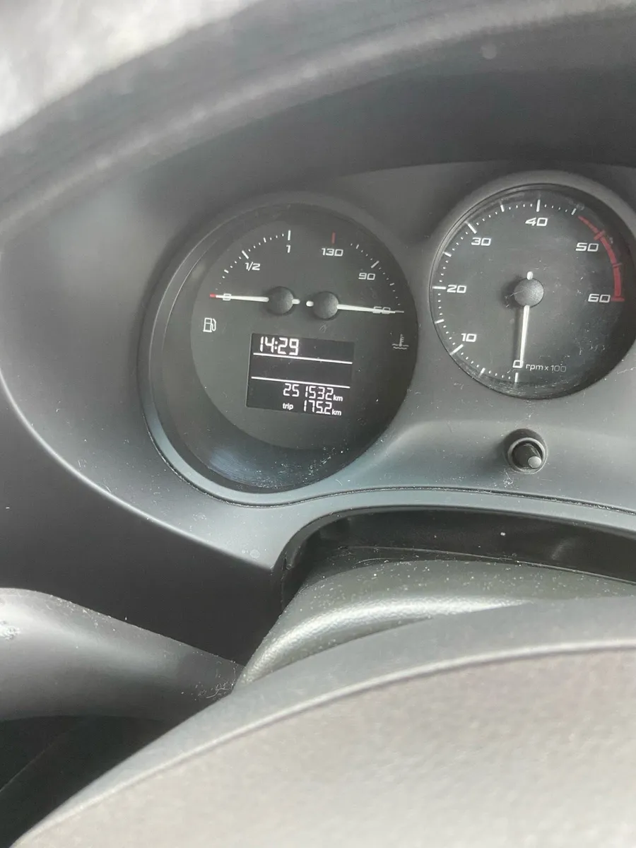 Seat Leon 1.6 2011 tdi - Image 3