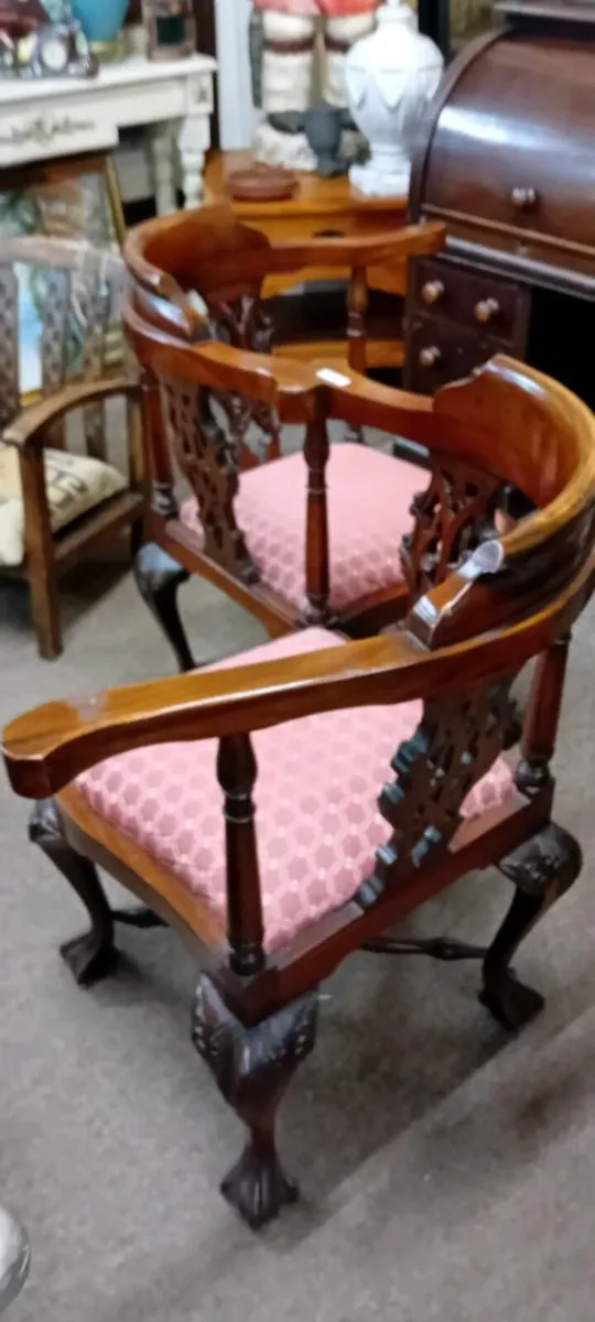 Decorative Reproduction Conversation Seat