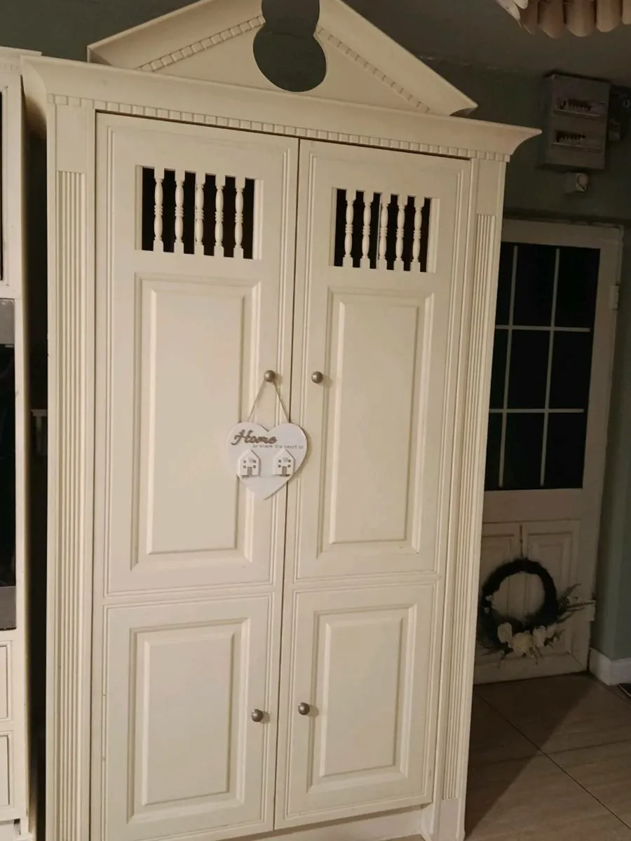 Kitchen larder - Image 1