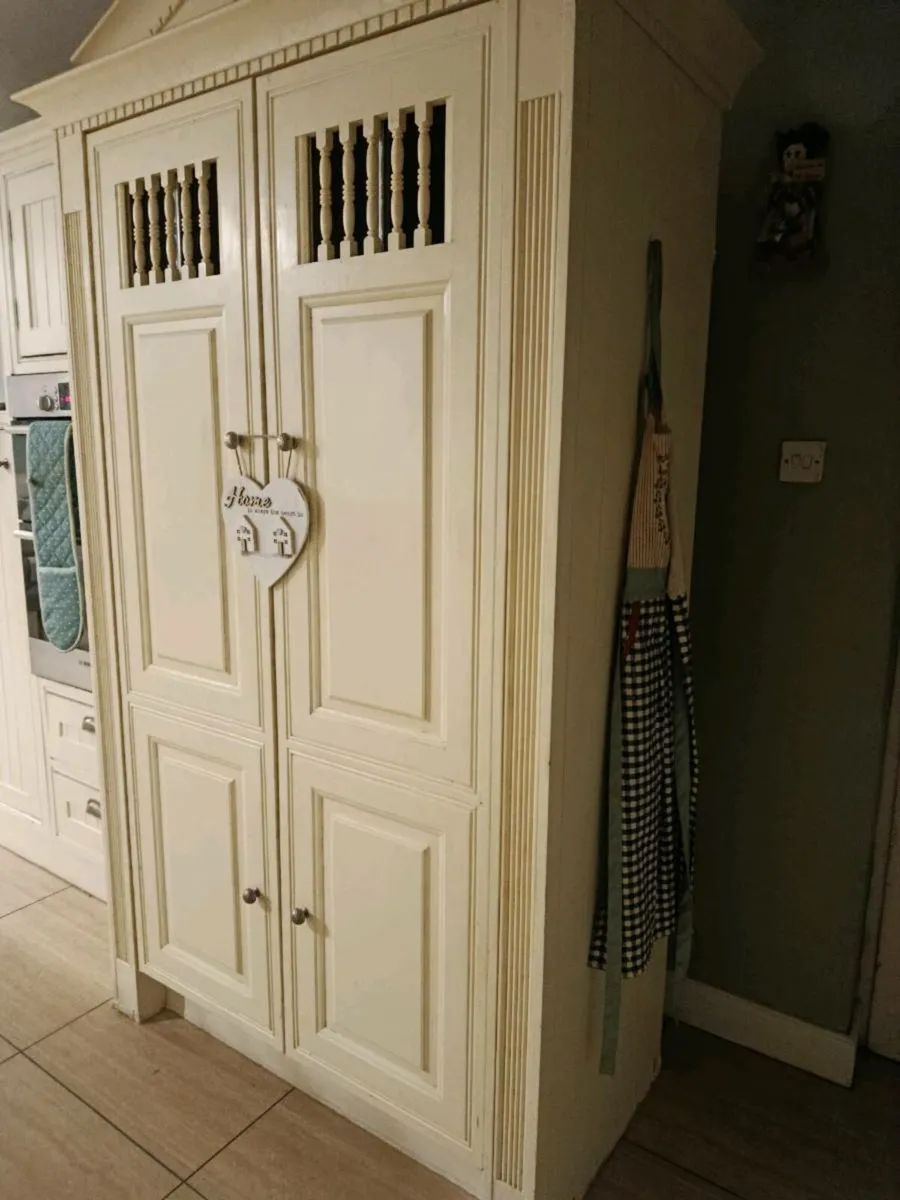 Kitchen larder - Image 2