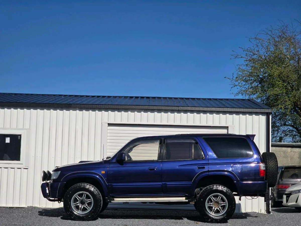 TOYOTA HILUX SURF SSR-X (3.0L Diesel) - Vintage - Image 2