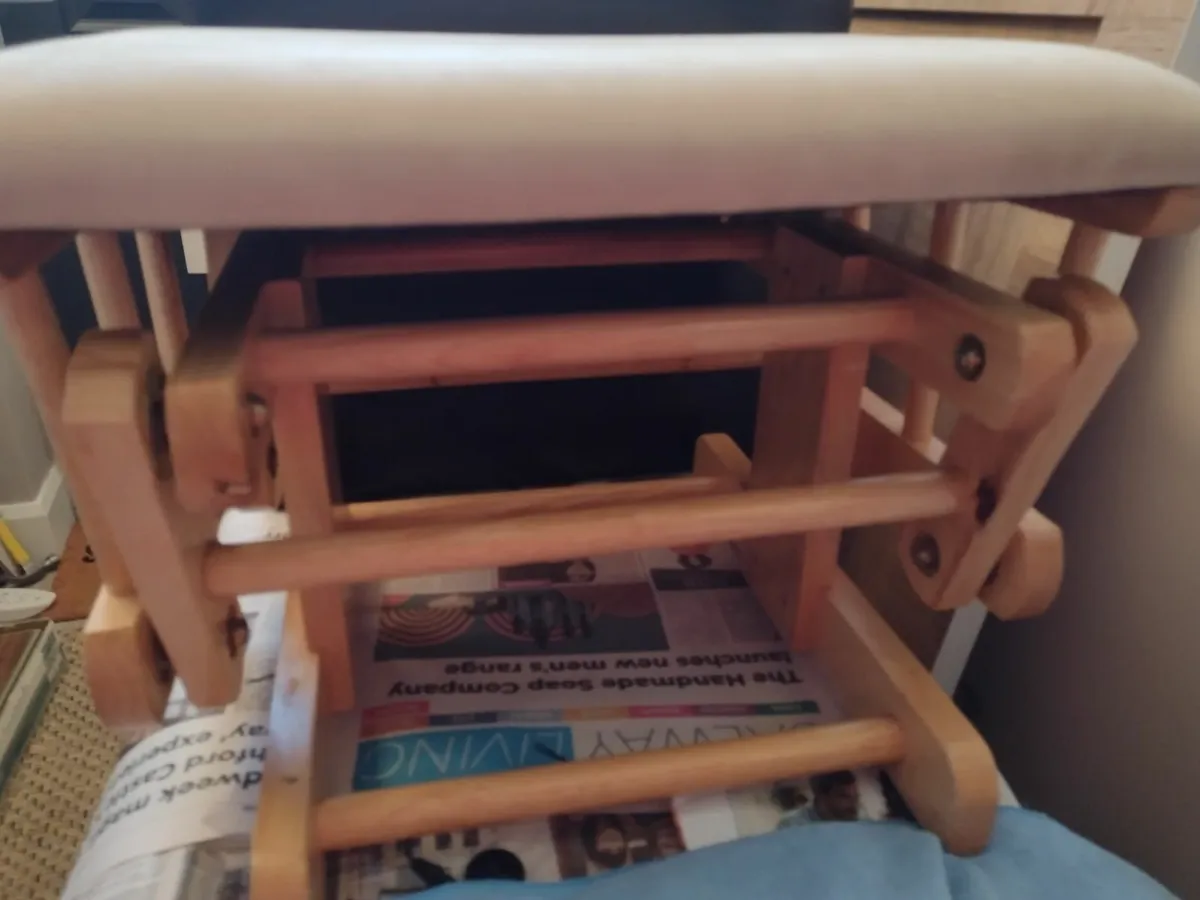 Heavy solid Oak rocking stool/footrest - Image 3