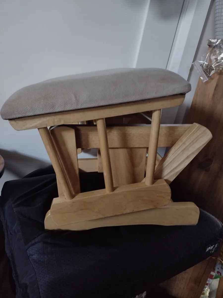 Heavy solid Oak rocking stool/footrest - Image 4