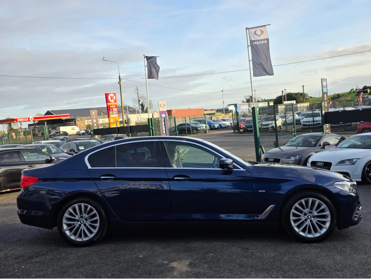 BMW 5-Series 523D LUXURY UPGRADED PACK EDITION FUL - Image 2