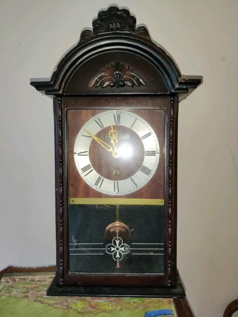 EDWARDIAN MAHOGANY WOOD, Working Wall Clock & Key - Image 3