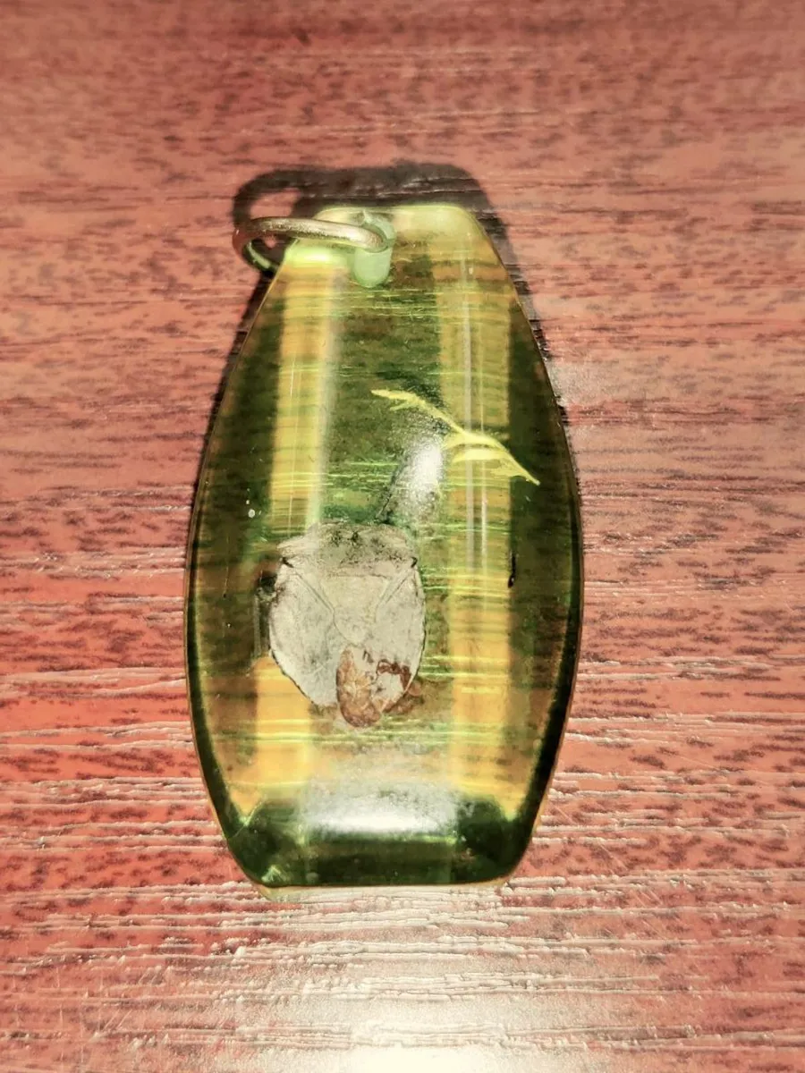 RARE, GREEN HUGE AMBER, 9CT Gold Hook Pendant ! - Image 4