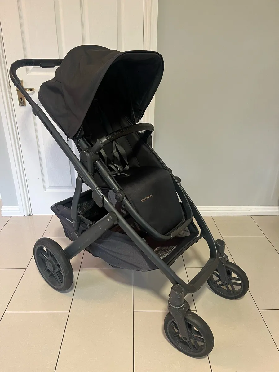 Uppababy Vista V2 Travel System - Jake (Black) - Image 1