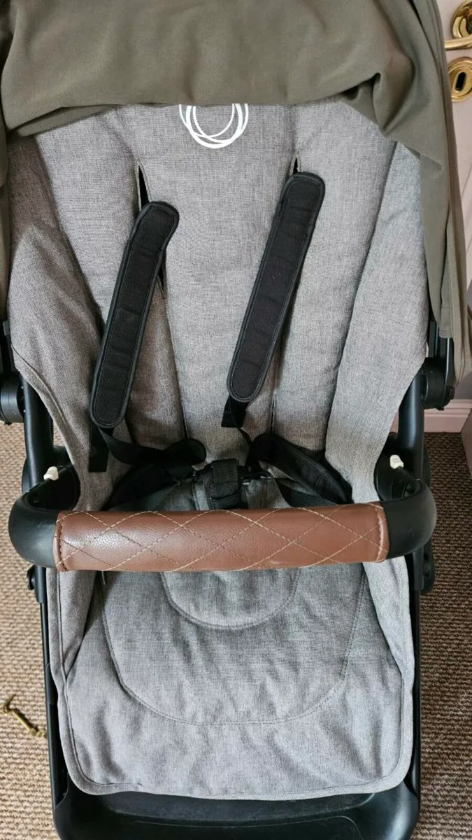 Bugaboo fox bassinet and buggy - Image 2