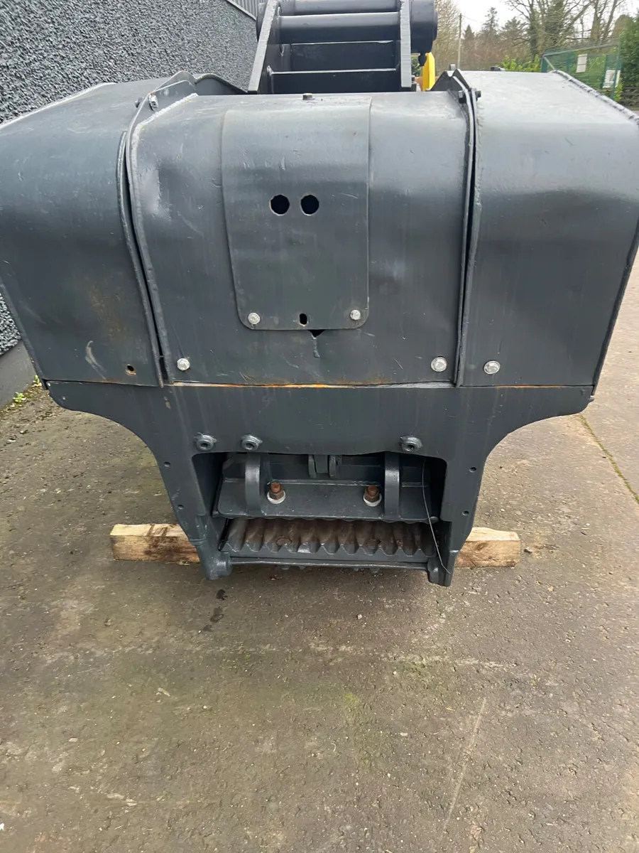 VTN FB250 Crushing Bucket For Sale - Image 2