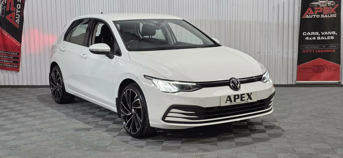 Volkswagen Golf DIESEL HATCHBACK - Image 1