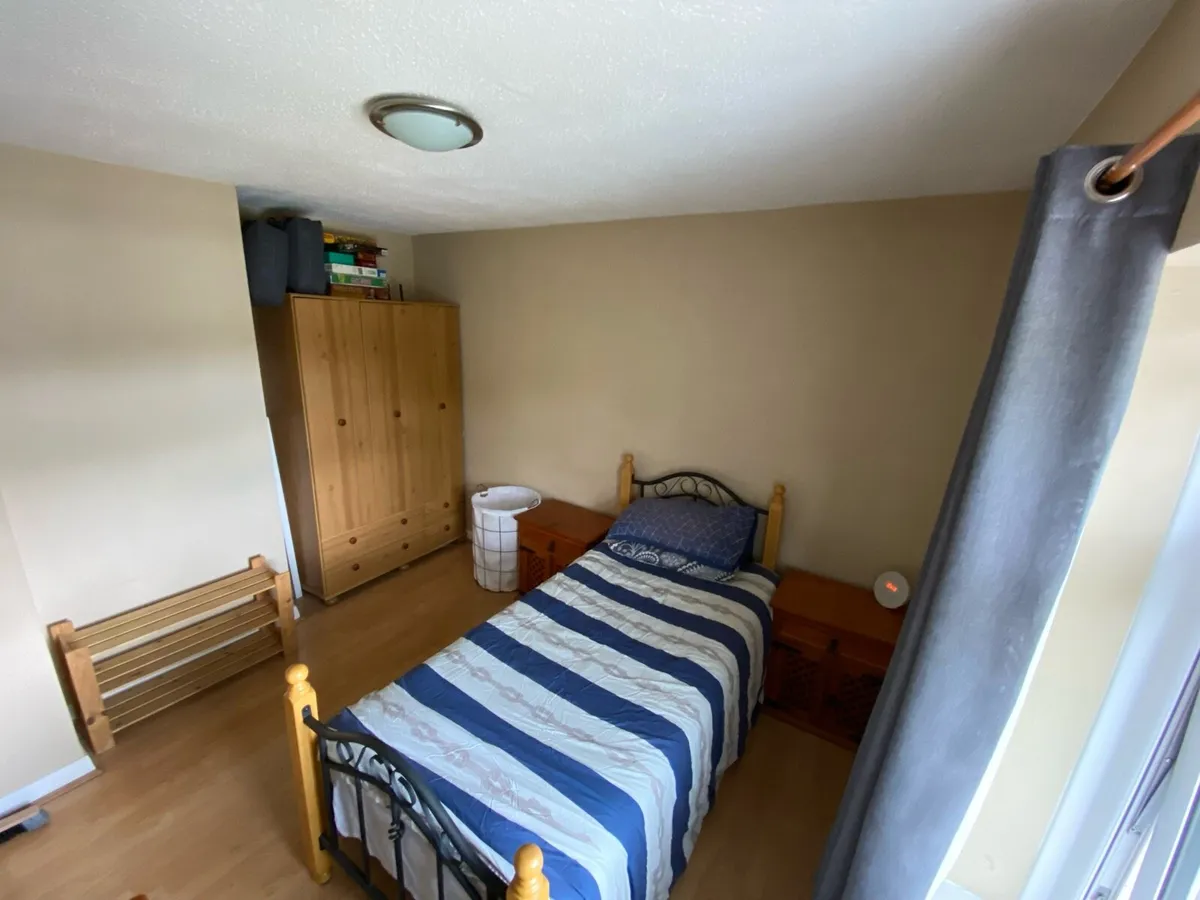 Single bed - mattress and frame - Image 1