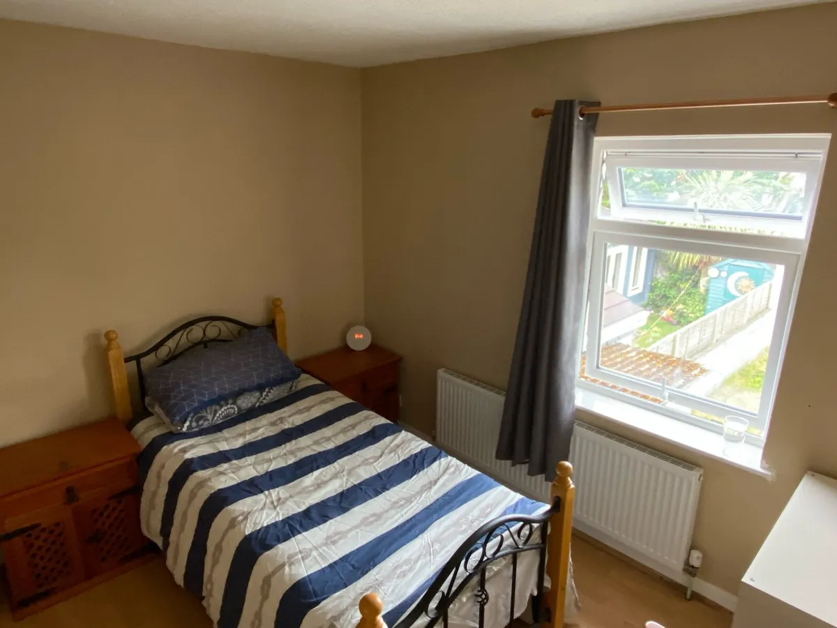 Single bed - mattress and frame - Image 2