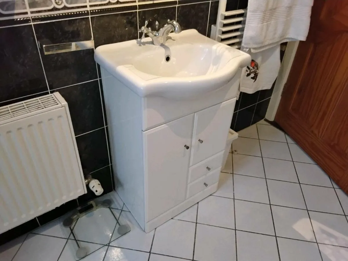 Bathroom ware - Image 4