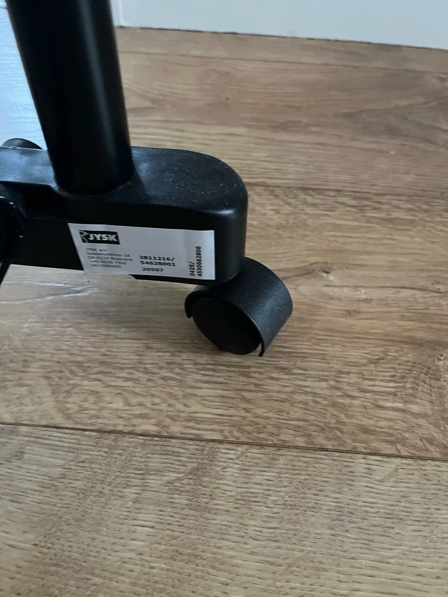 Double clothes rails - Image 4