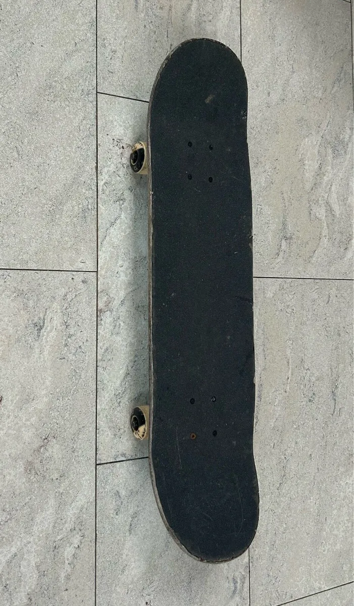 Skateboard - Image 3