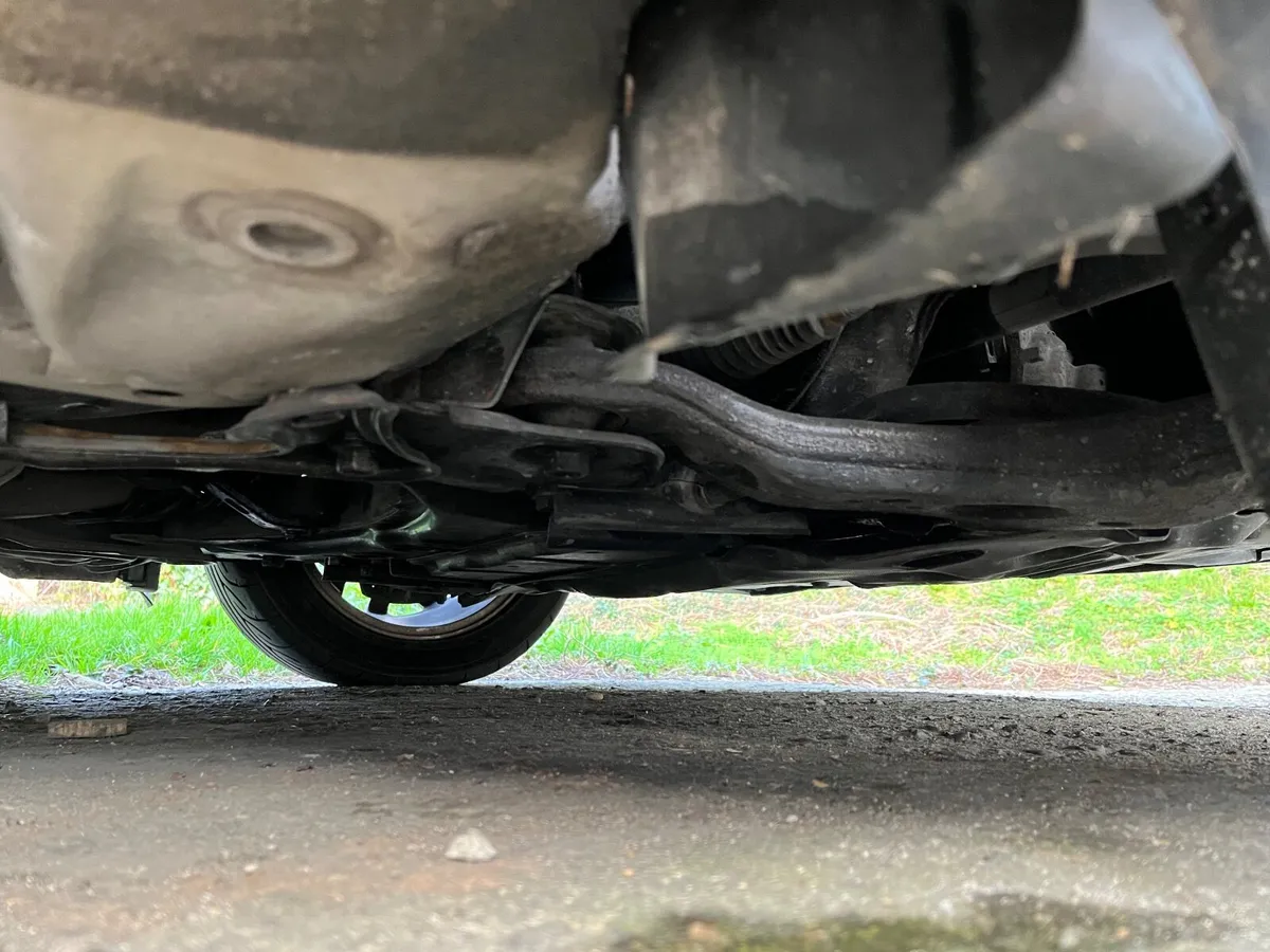 Toyota Auris 2007 - Image 2