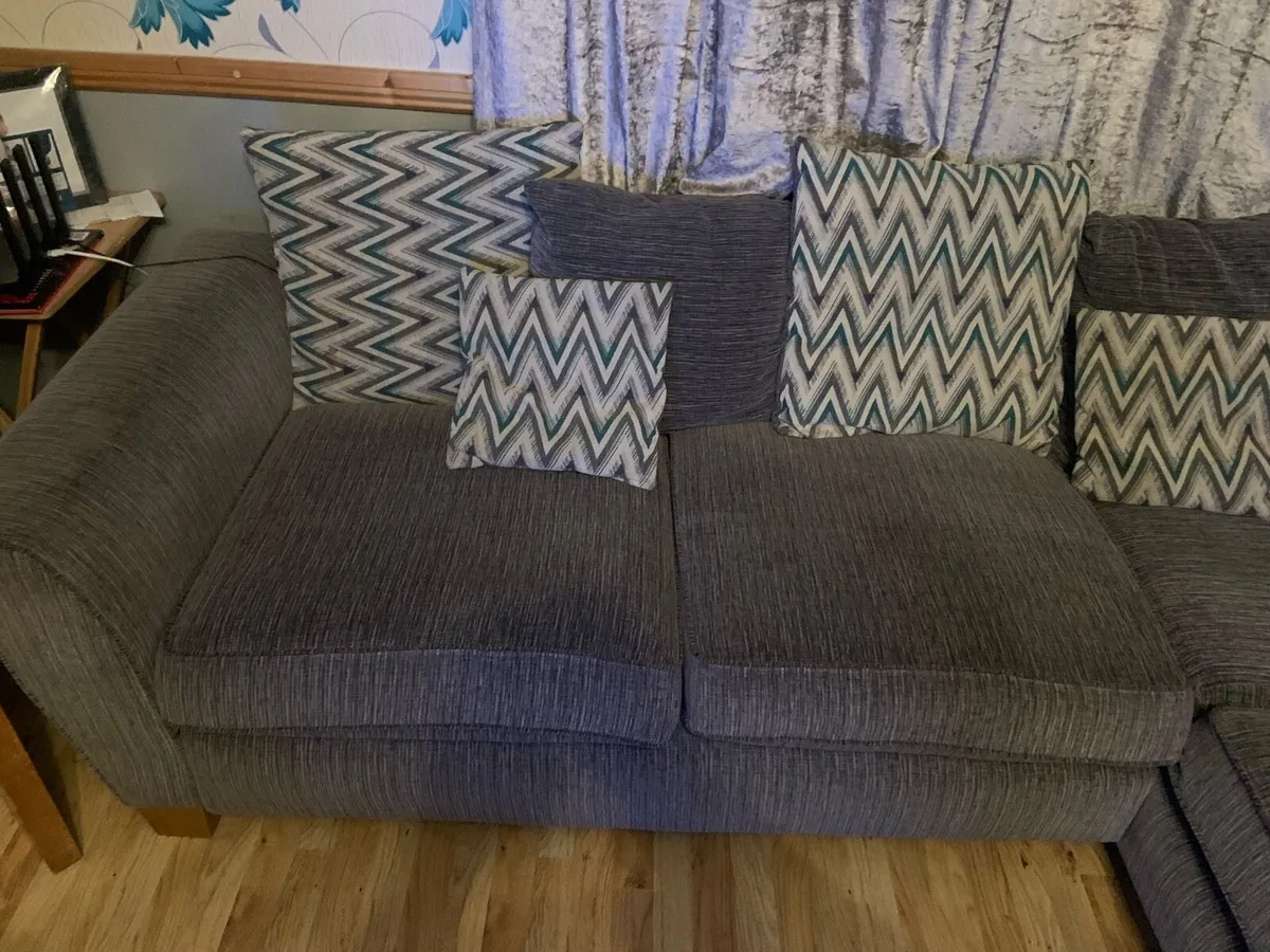 Corner couch - Image 3