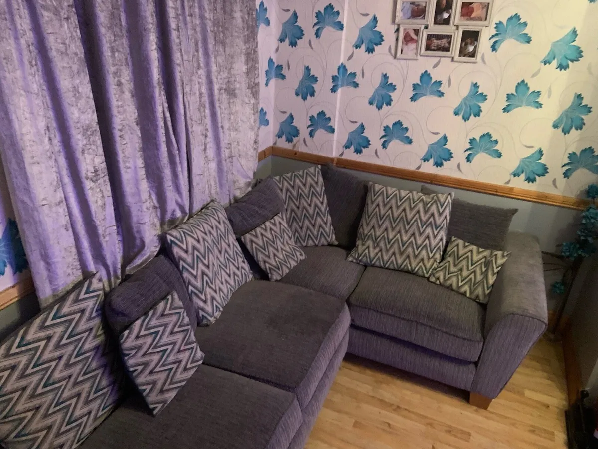 Corner couch - Image 4