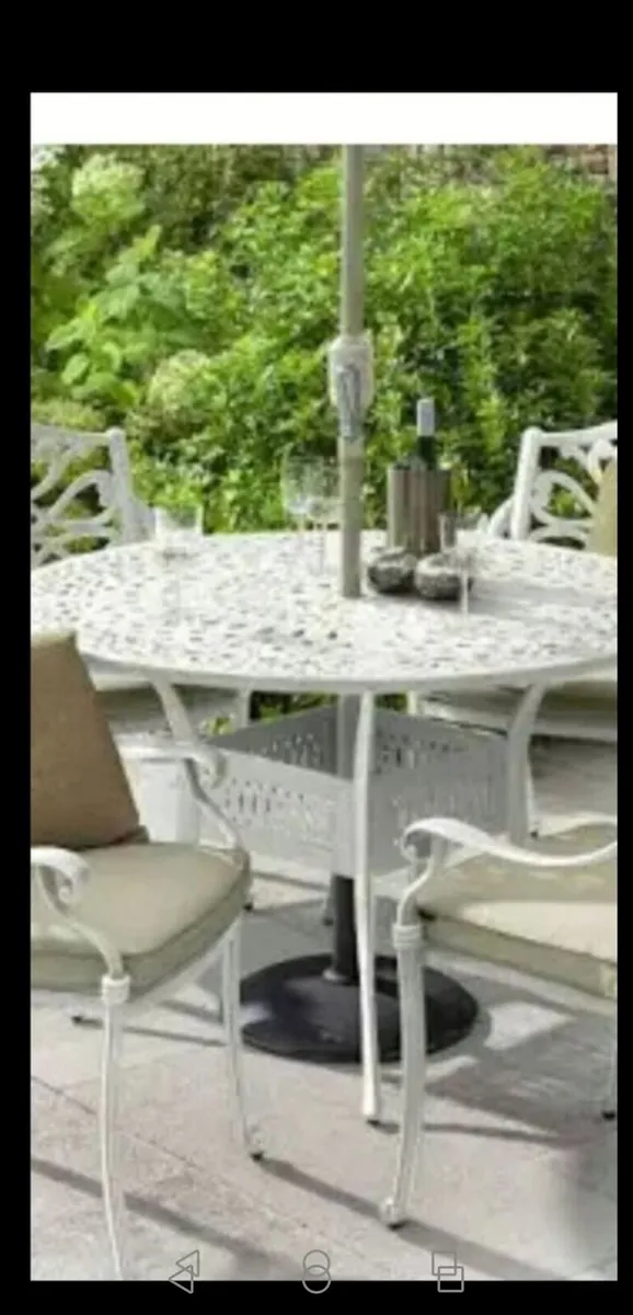 **SALE*Hartman Cast Alum. Maize 4/6 Seater Table