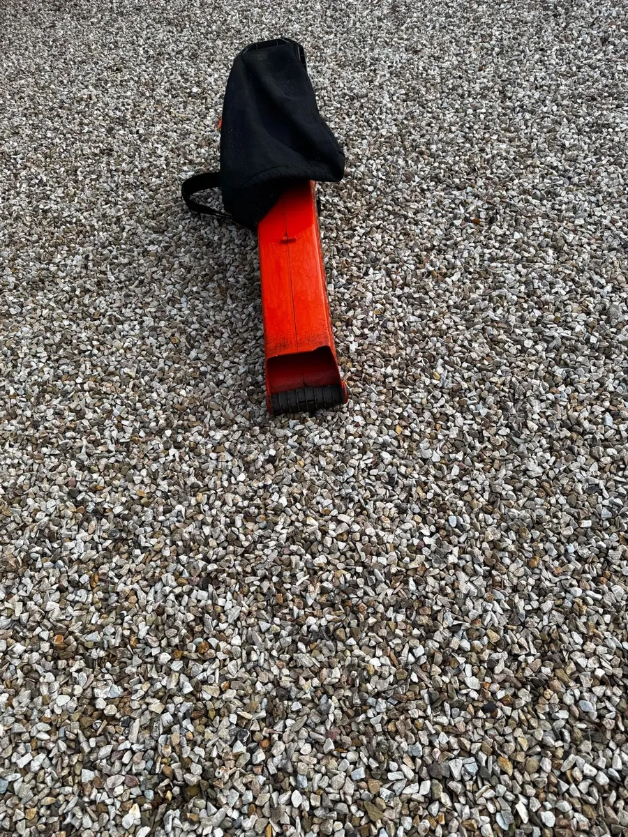 Garden leaf blower plus vacuum - Image 1