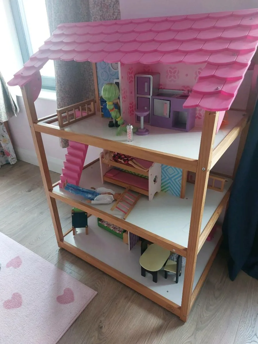 Kidkraft wooden dolls house on wheels - Image 3