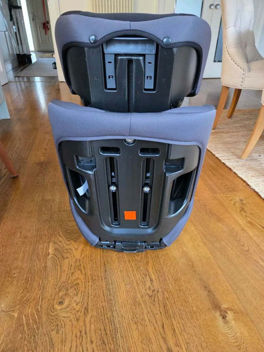 Car Seat - Image 2