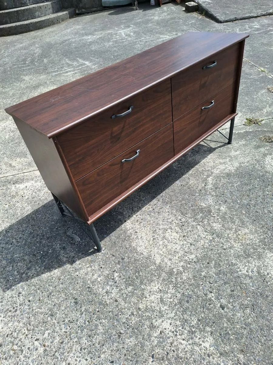 Lovely sideboard - Image 1