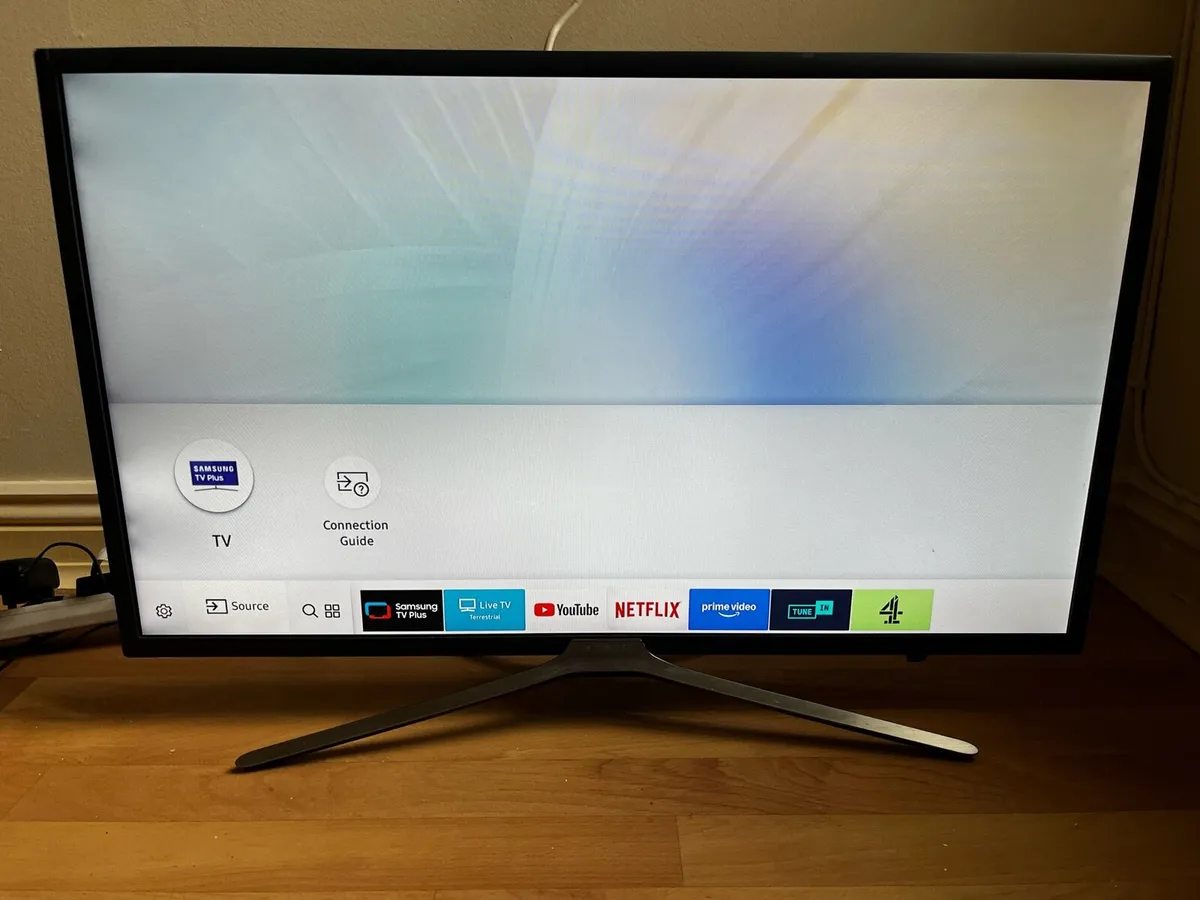 Samsung 32” Smart TV - Image 1