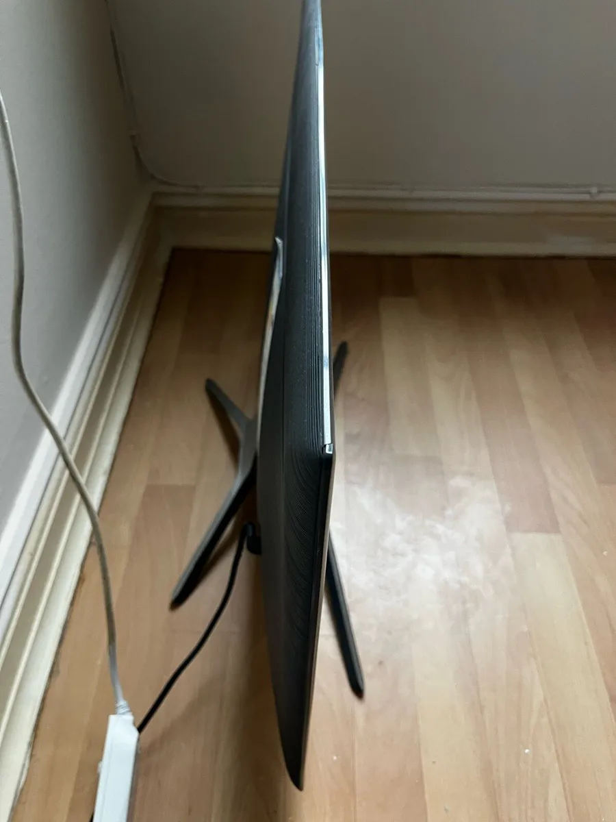 Samsung 32” Smart TV - Image 2