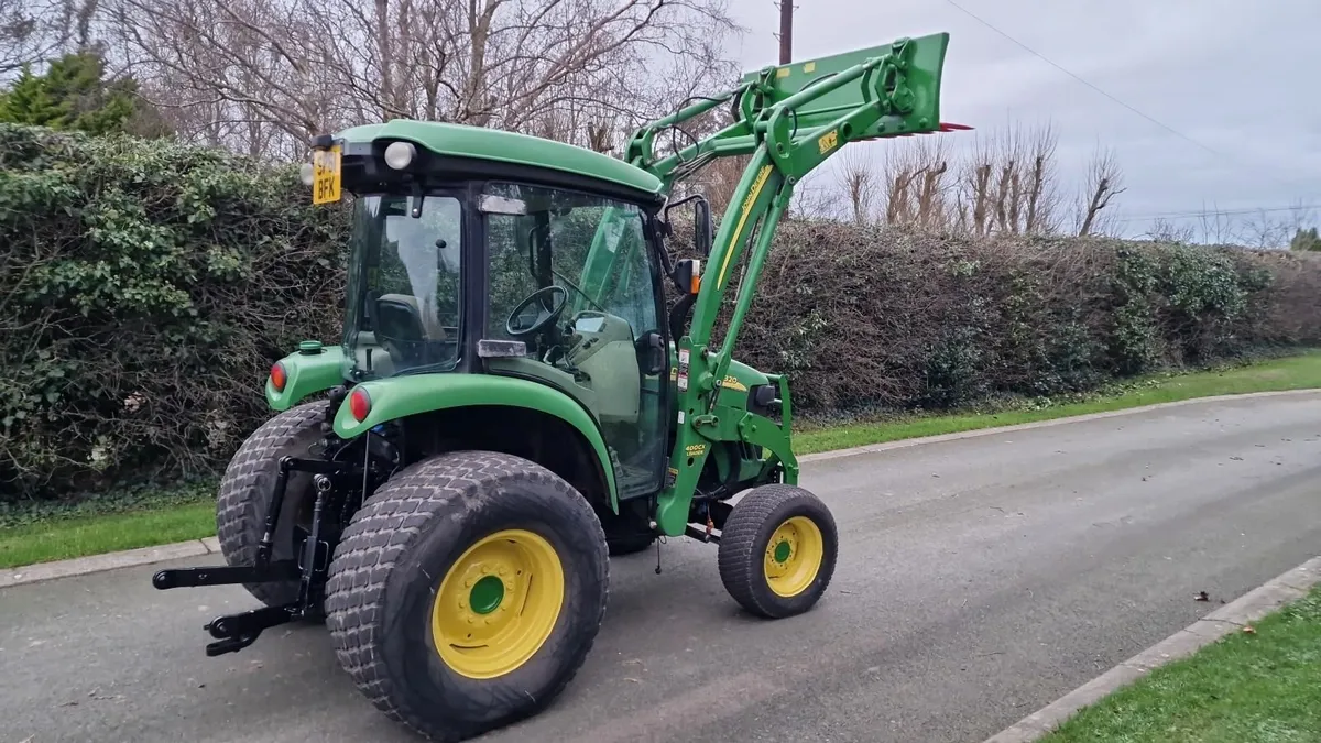 John Deere 4320 50hp Compact Tractor with Loader - Image 2
