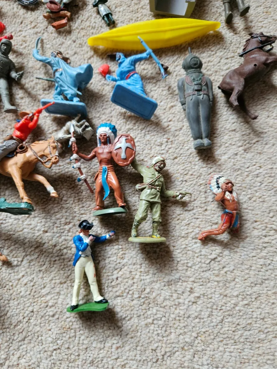 Vintage Britain's Herald Crescent Figures - Image 3