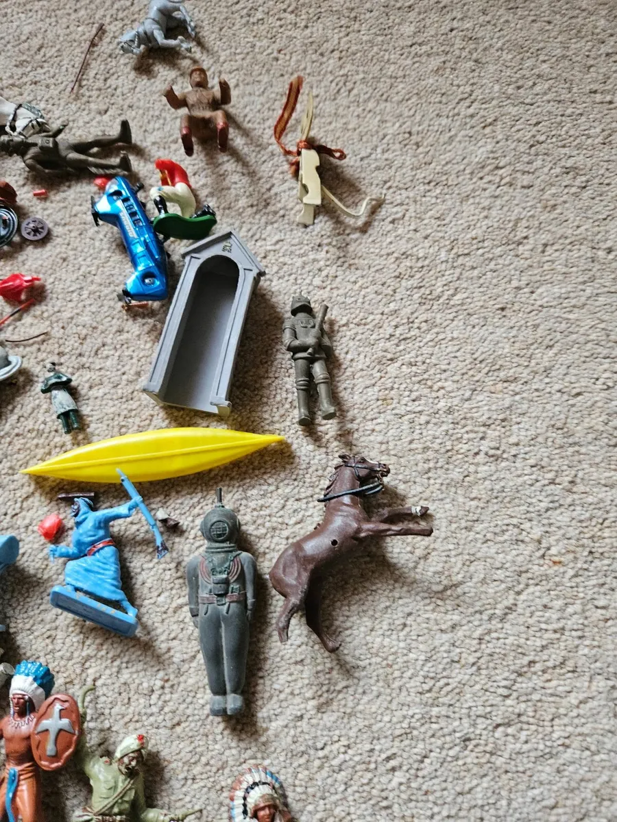 Vintage Britain's Herald Crescent Figures - Image 4