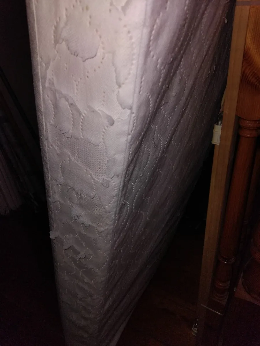 CotBed Mattress cover scuffed for COLLECTION
