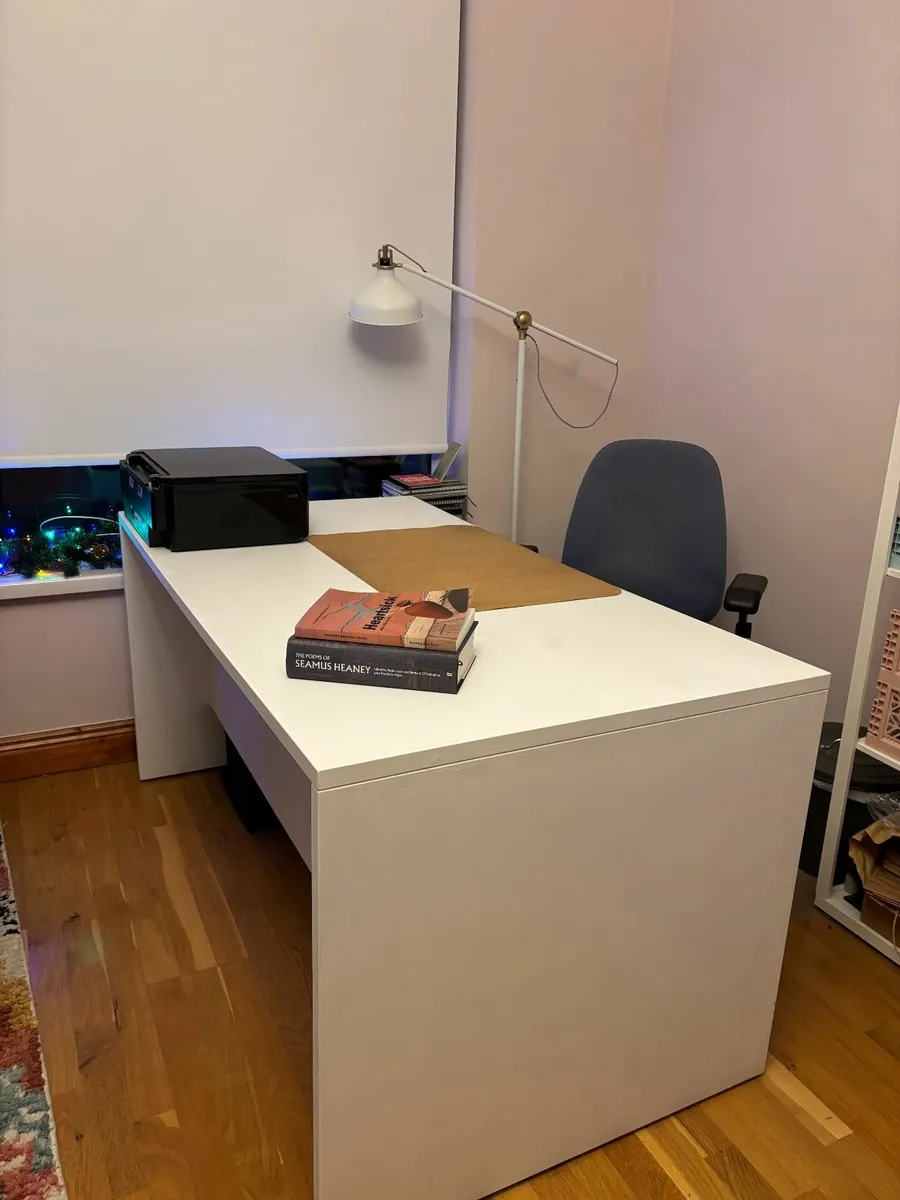 Office desk and chair - Image 1
