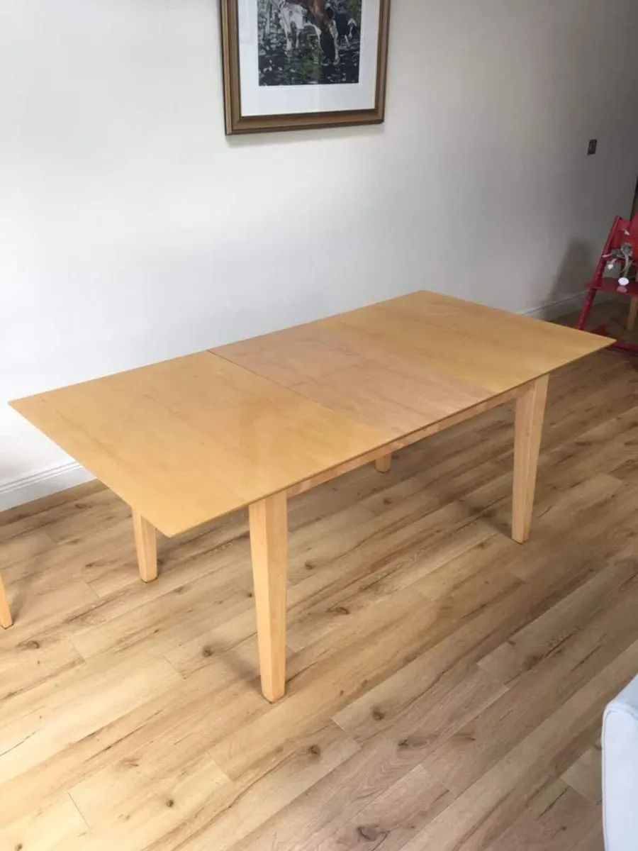 Table and 4 chairs - Image 1