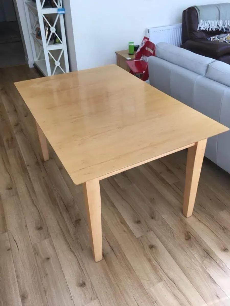 Table and 4 chairs - Image 2