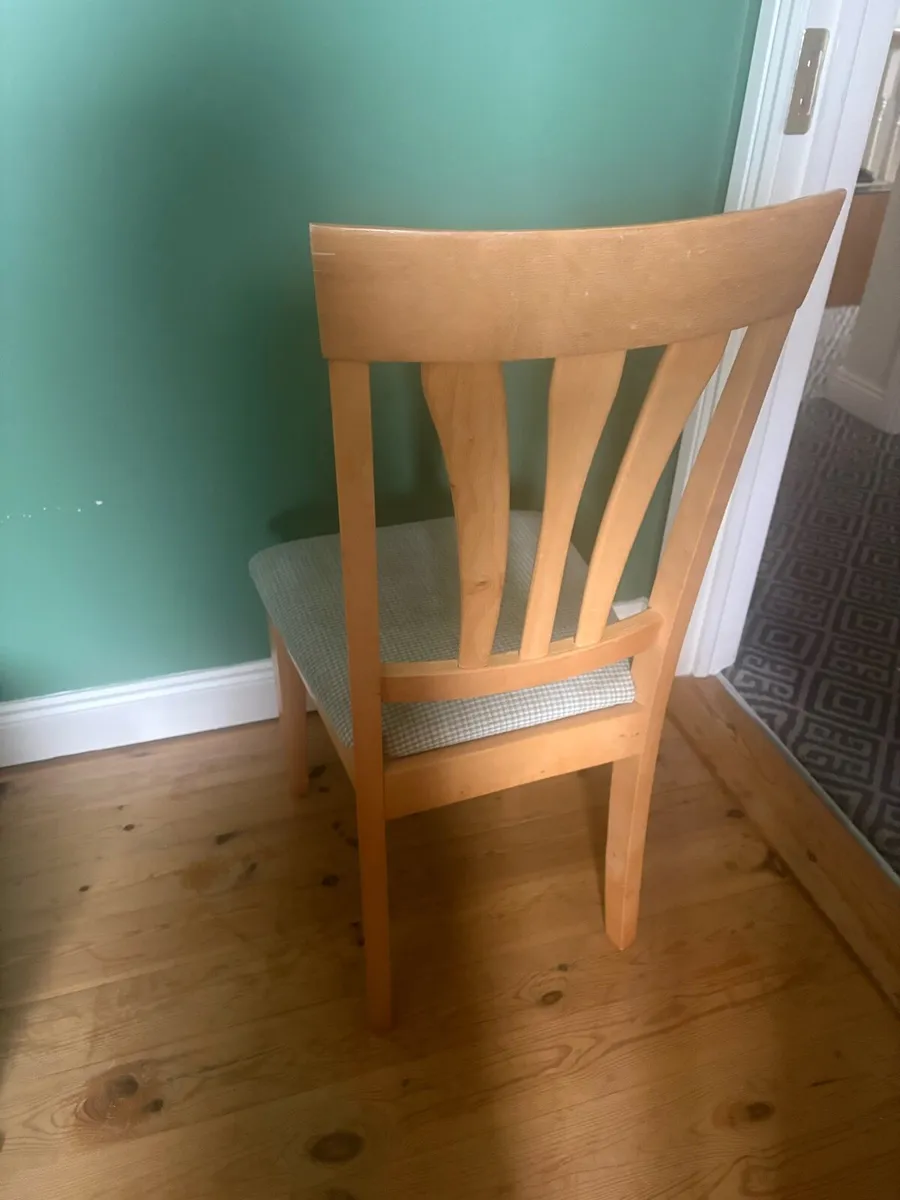 Table and 4 chairs - Image 3