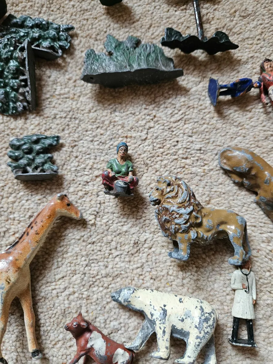 Vintage Britain's Crescent Hollow Cast Figures - Image 2