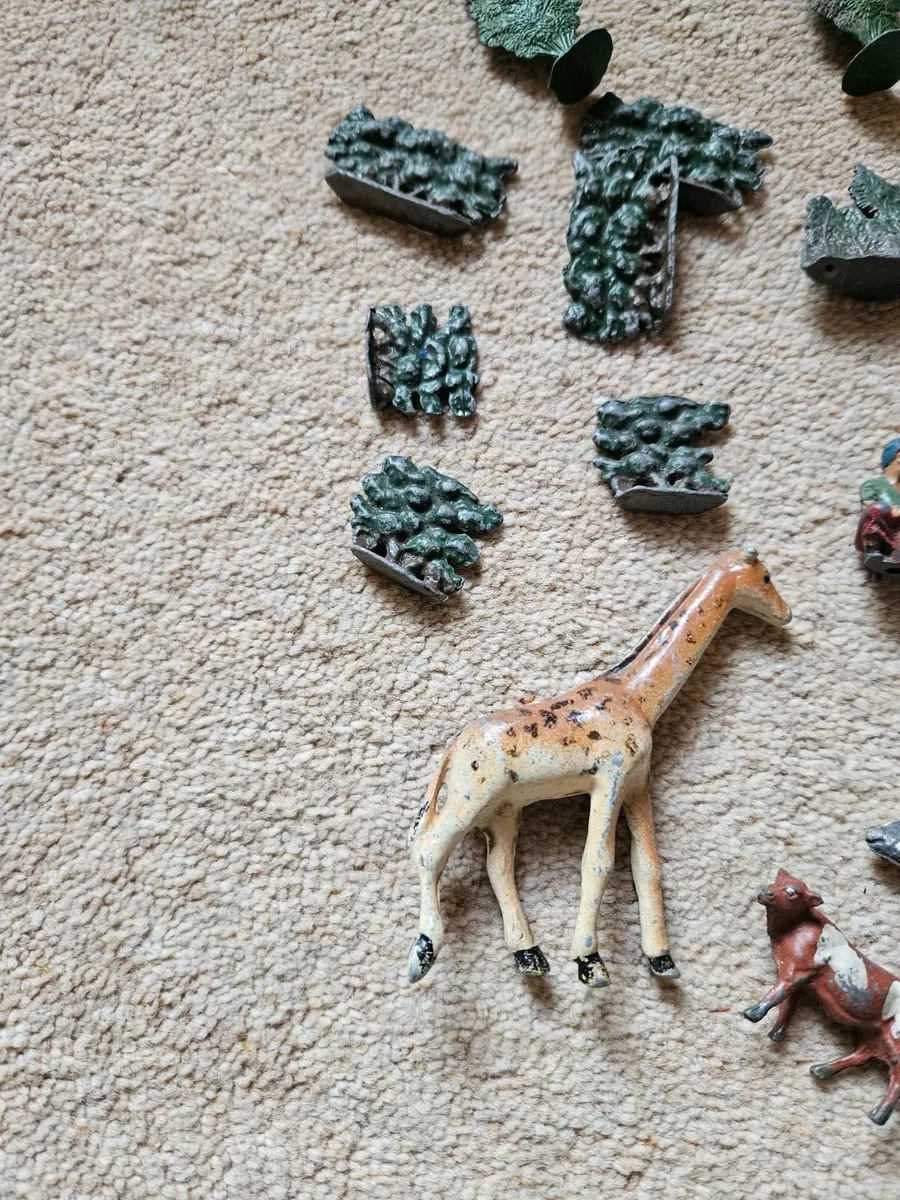 Vintage Britain's Crescent Hollow Cast Figures - Image 3