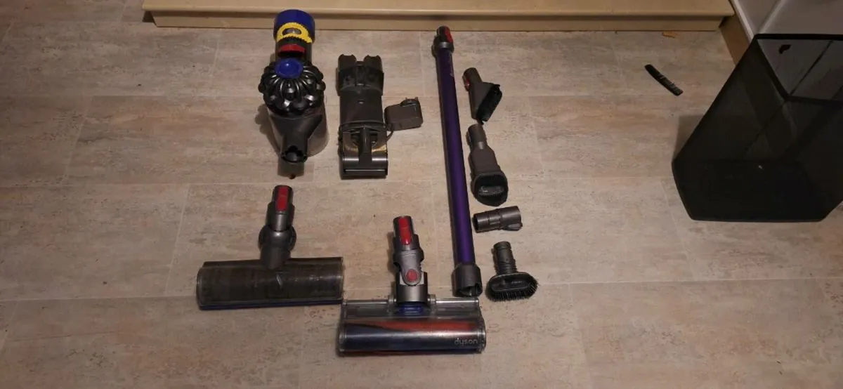 Dyson v8 vacuum cleaner - Image 2