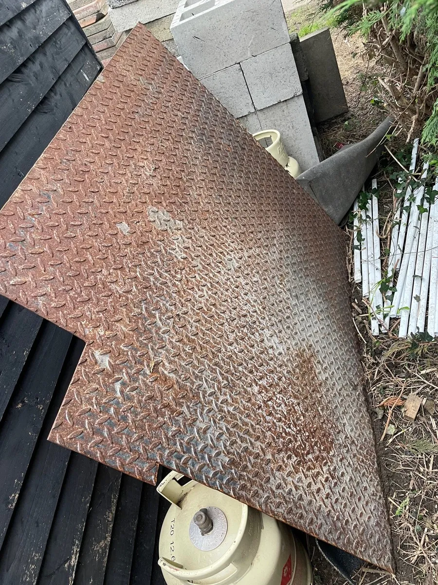 Large metal sheet - Image 1