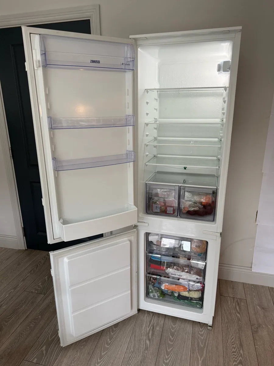Integrated Zanussi Fridge Freezer 70:30 - Image 2
