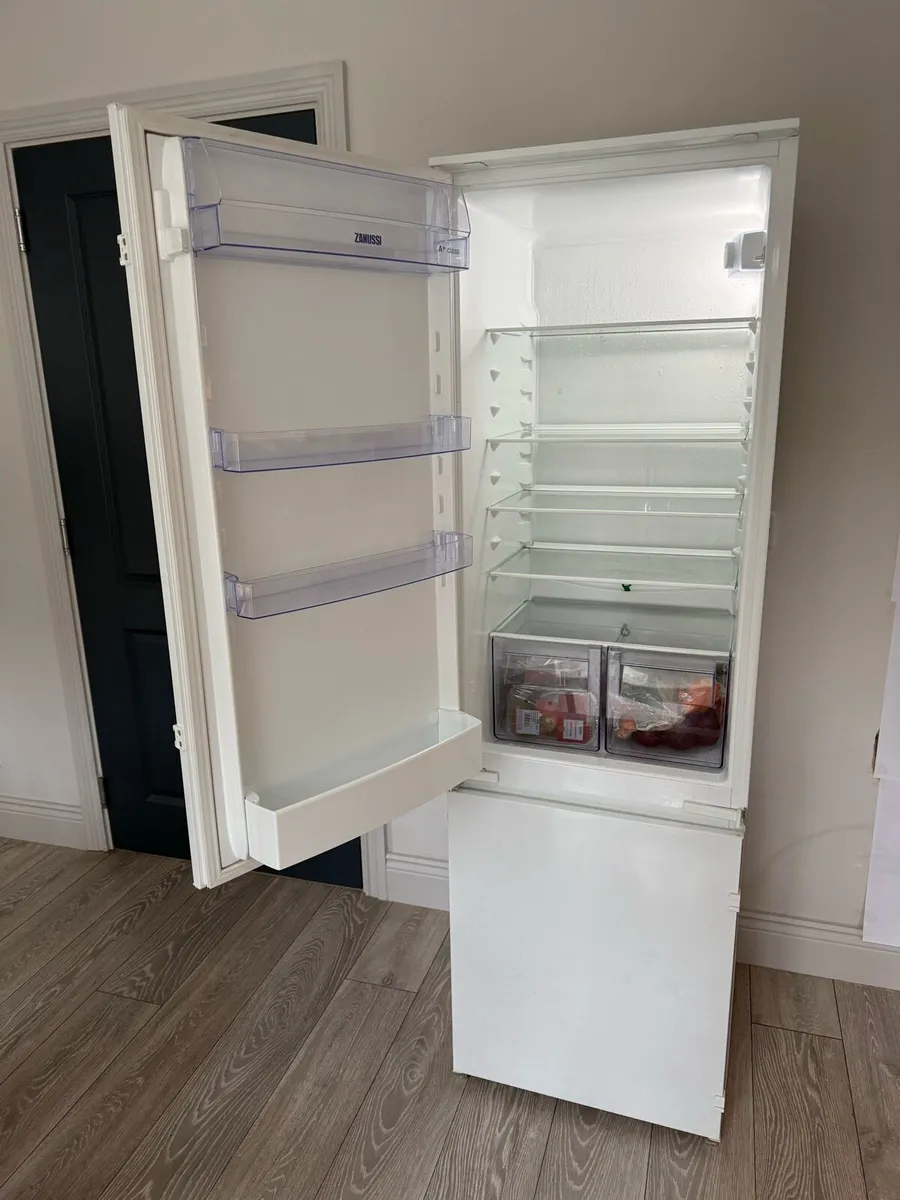 Integrated Zanussi Fridge Freezer 70:30 - Image 3