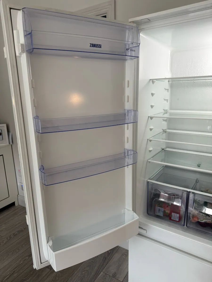 Integrated Zanussi Fridge Freezer 70:30 - Image 4