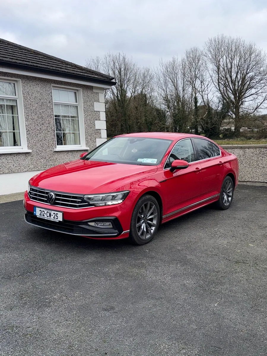 R-Line Volkswagen Passat. - Image 1