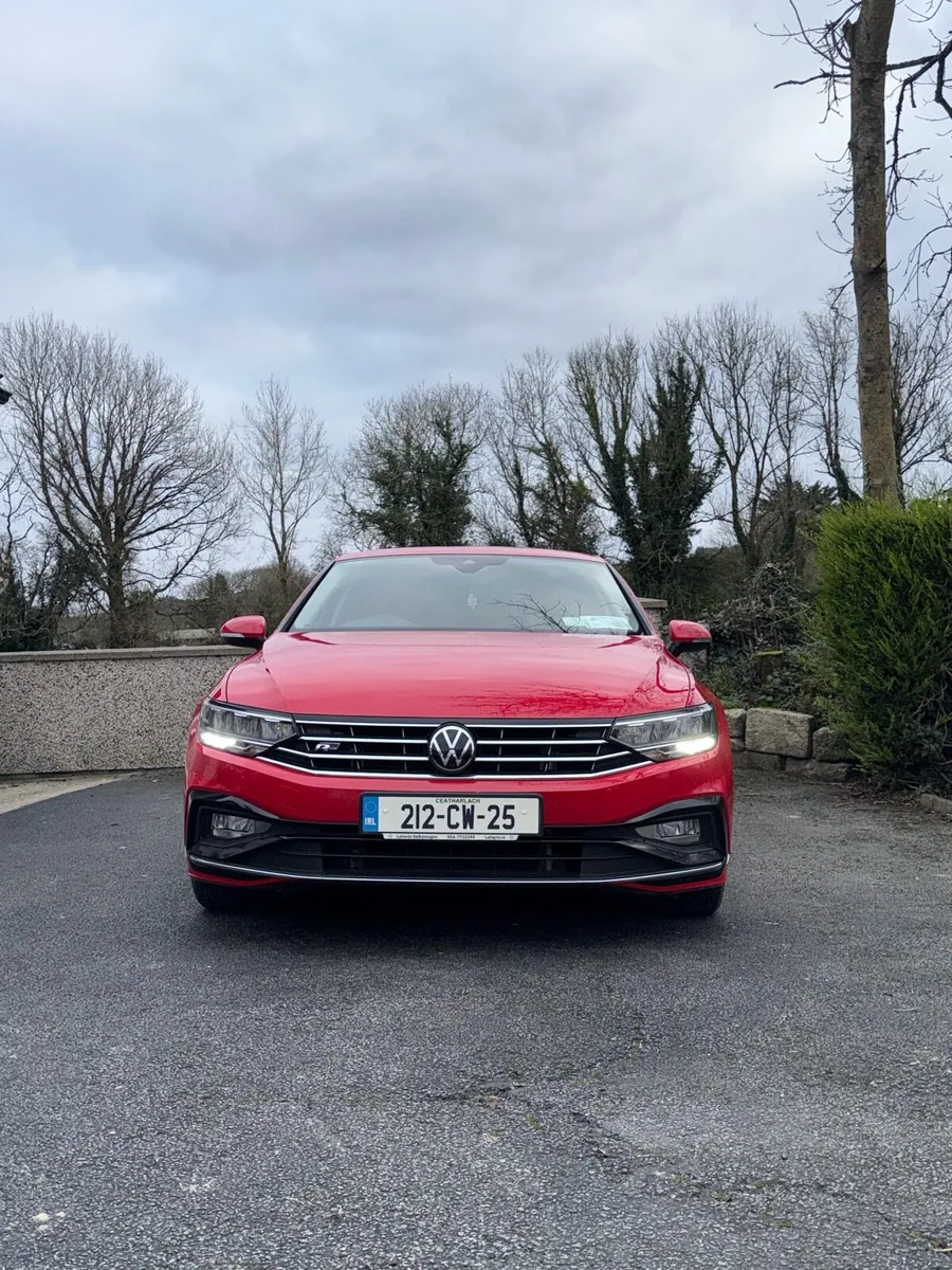 R-Line Volkswagen Passat. - Image 2