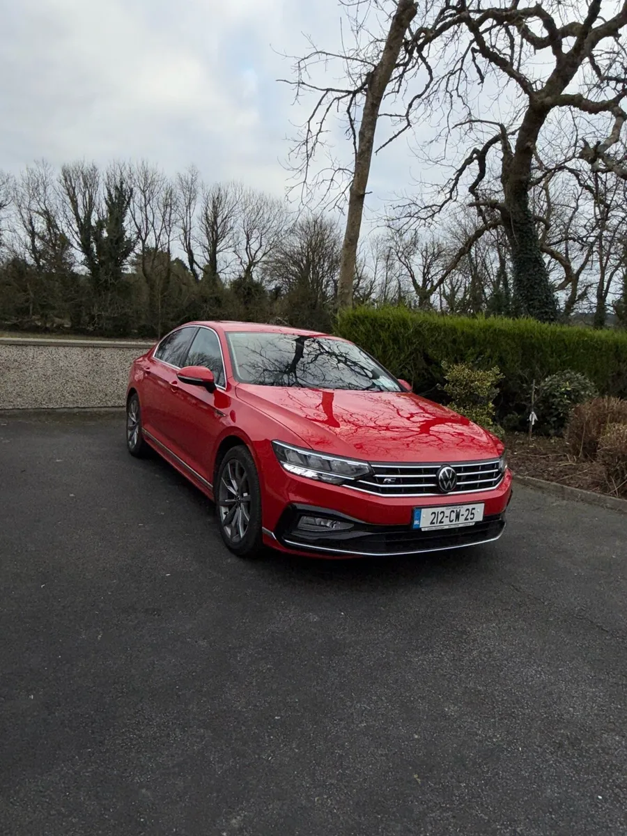 R-Line Volkswagen Passat. - Image 3