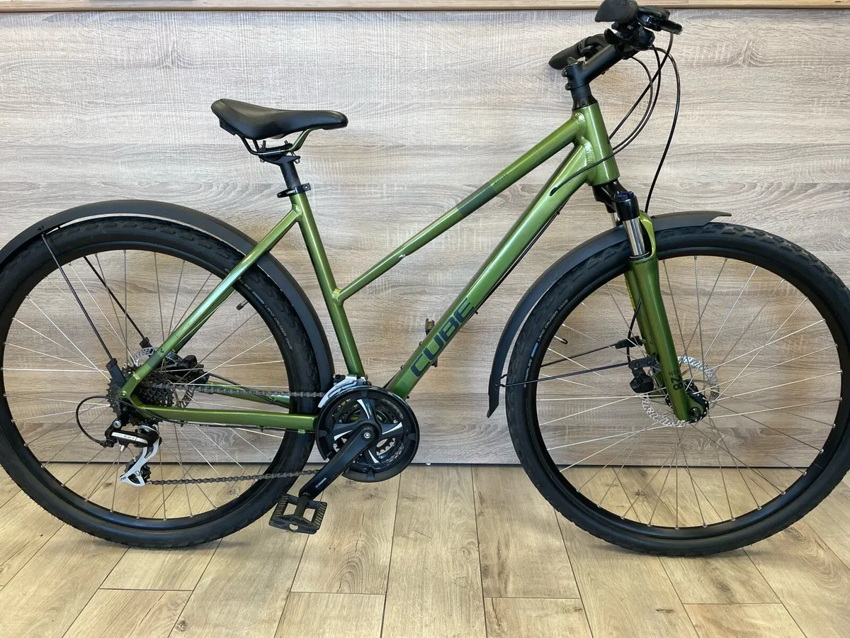 Cube nature hybrid bike (As new) - Image 1