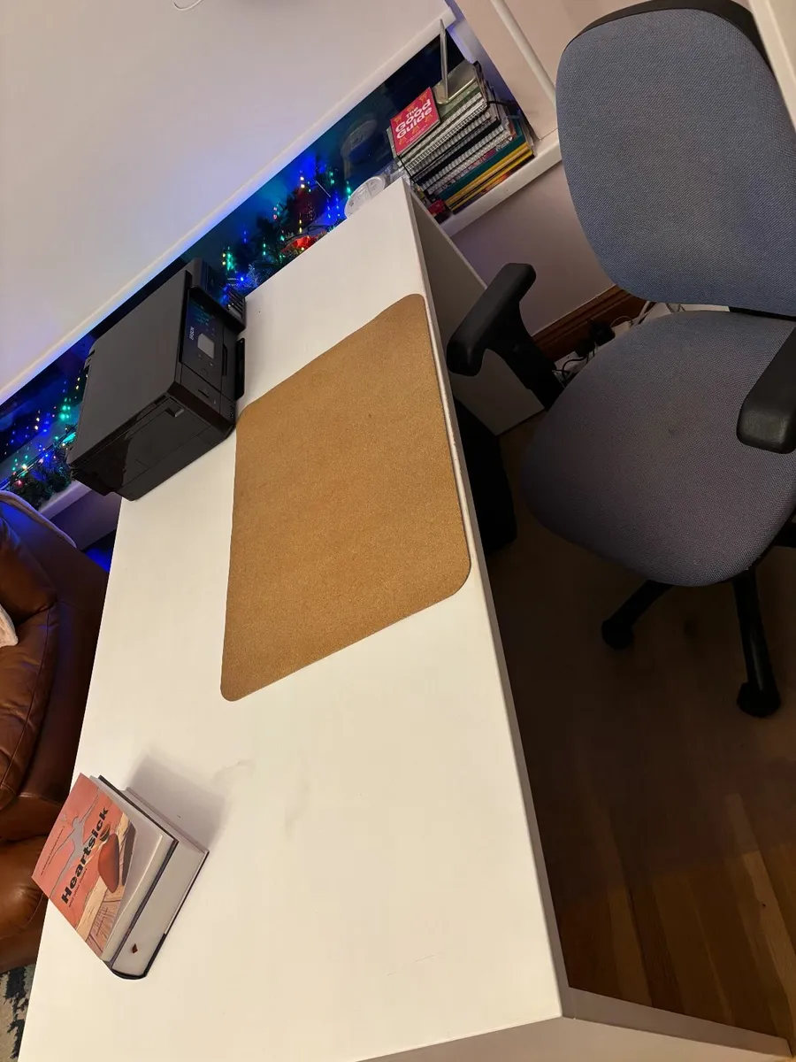 Office desk and chair - Image 4