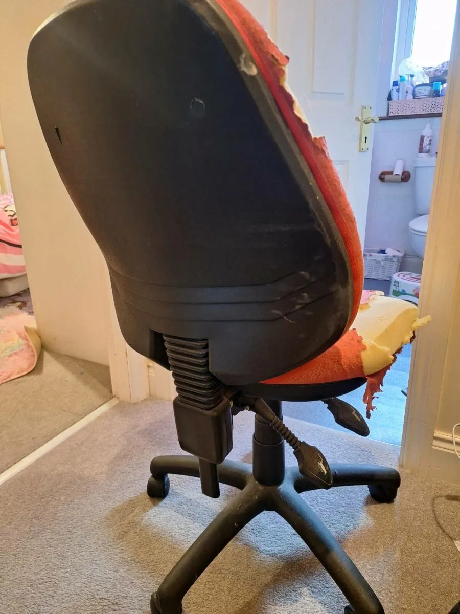 Office chair - Image 1